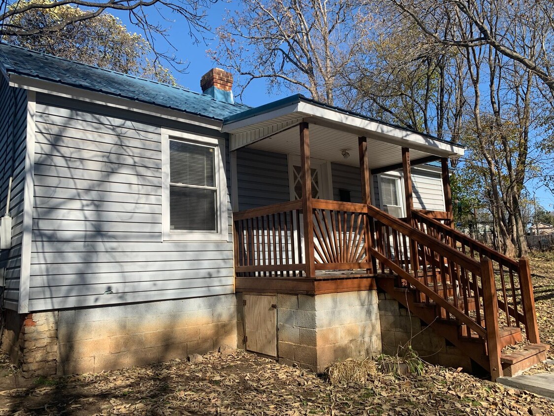 Primary Photo - One Level House off Campbell Avenue