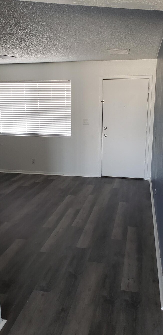 Foto del edificio - 11060 N Faldale Rd