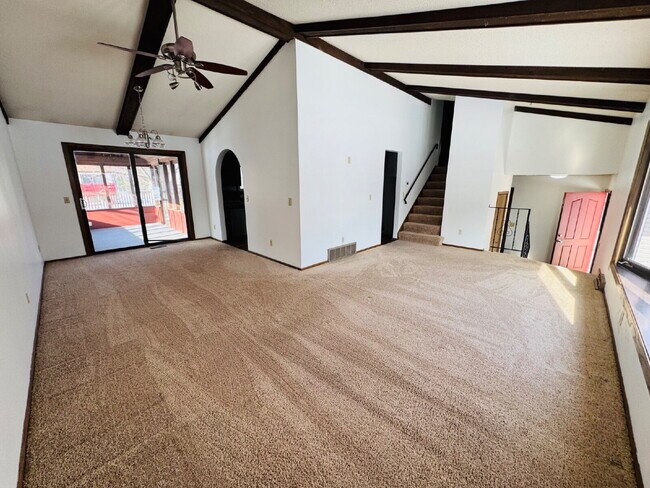 Foto del edificio - Winter Special half month off with February move in! 4-Bedroom Home in Blaine with 2 Full Baths a...