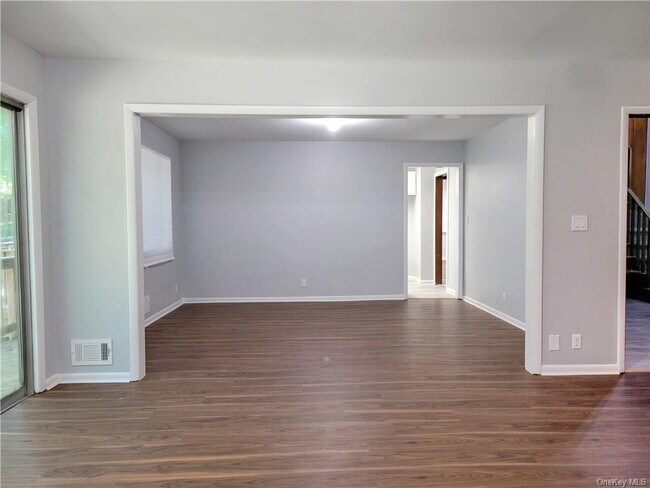 Building Photo - 11 Wood Ln