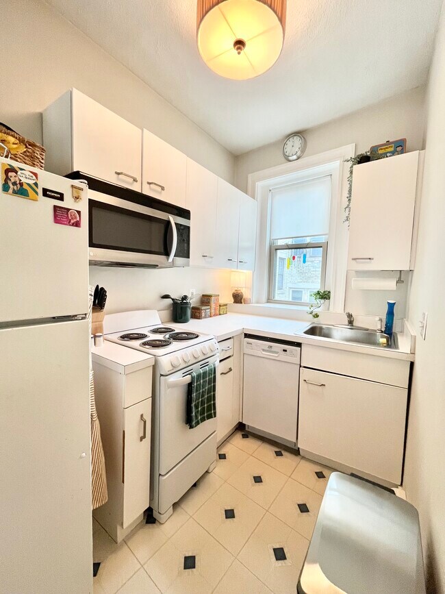 Foto del edificio - 1665 Commonwealth Ave