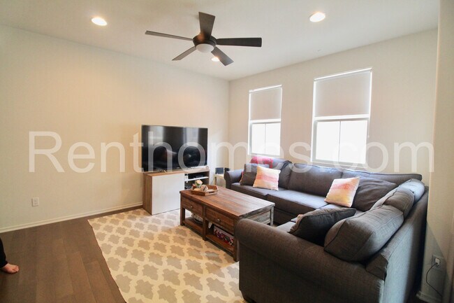 Foto del edificio - Kearny Mesa, 8862 Promenade North Pl, Wd F...