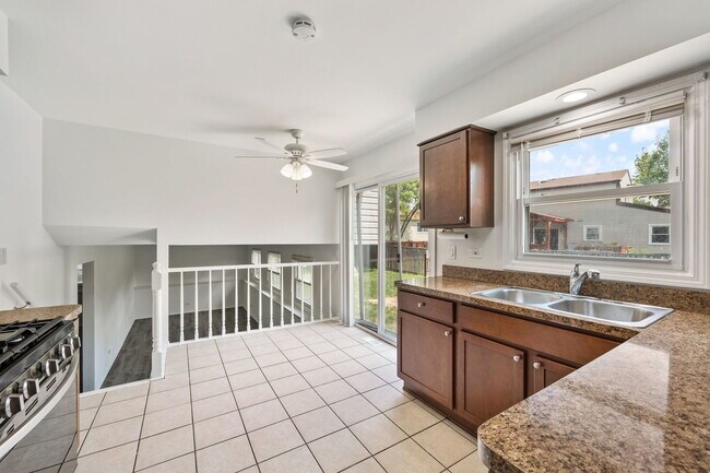 Foto del edificio - 2229 Kensington Dr