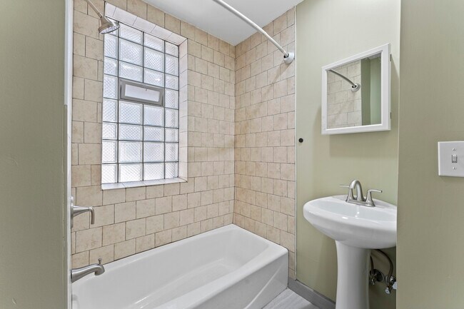 Foto del edificio - 2636 W 24th St