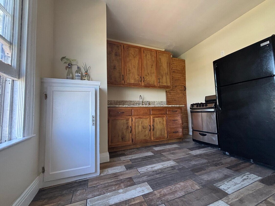 Foto principal - 1628 W 24th St