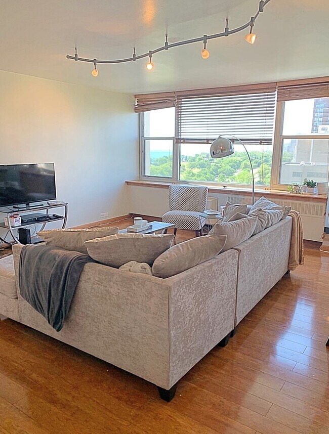 Foto del edificio - 4250 N Marine Dr