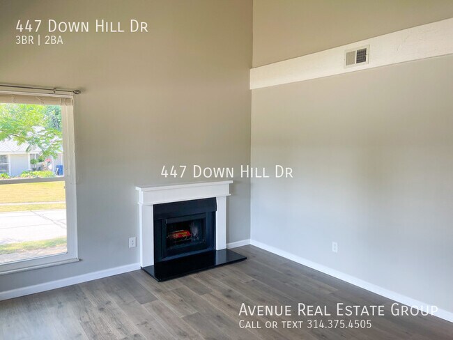 Building Photo - Just Listed! - 447 Down Hill Dr