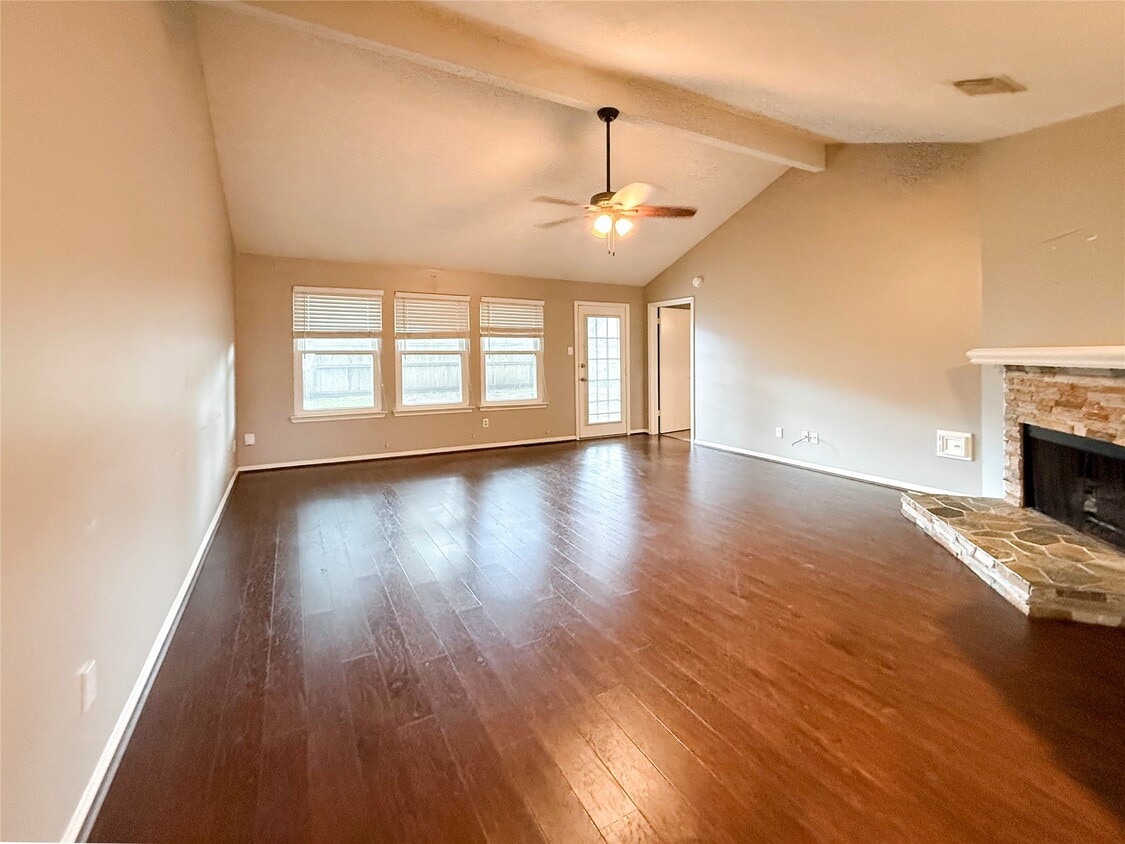 Building Photo - 15815 Pilgrim Hall Dr