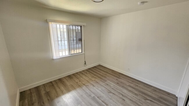Foto del edificio - 1120 E Fairview Blvd