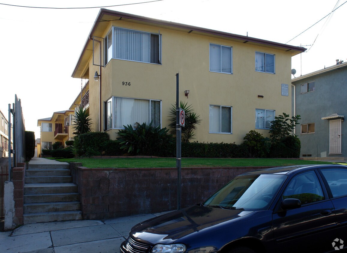 Primary Photo - 936 W Beach Ave