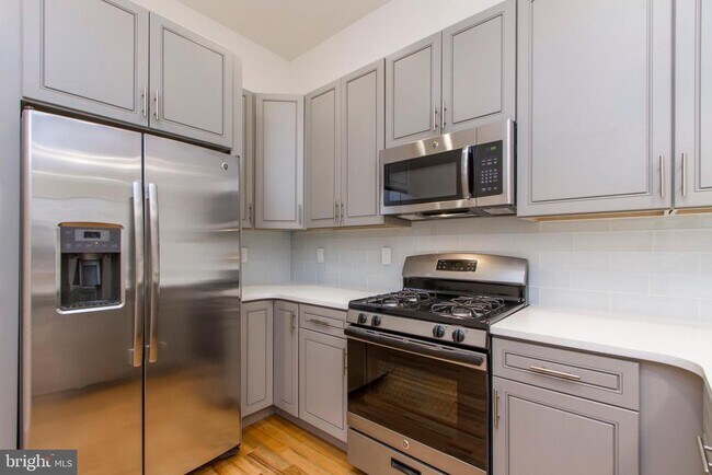 Foto del edificio - 976 N Marshall St