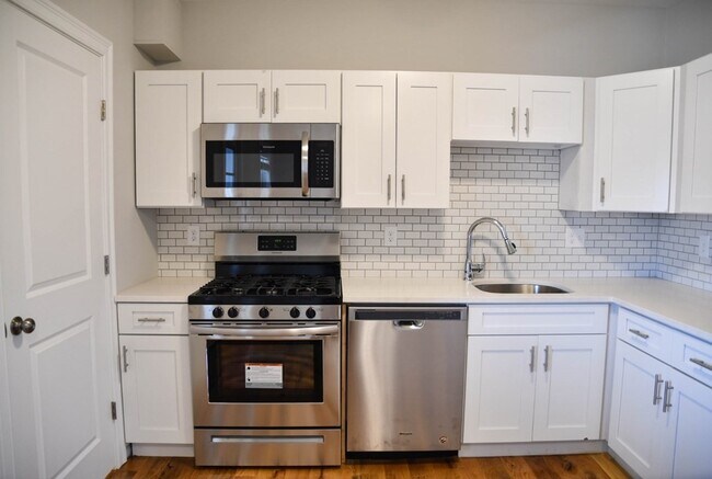 Building Photo - 155 Chelsea St