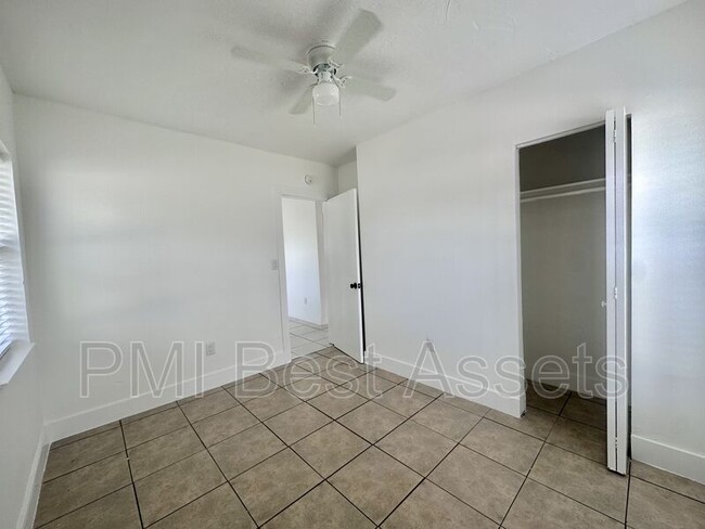 Building Photo - 847 NW 13th Ave