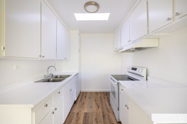 1 habitación, 1 baño - 980 pies cuadrados - Cocina - Welcome to Sherman West Apartments !!!