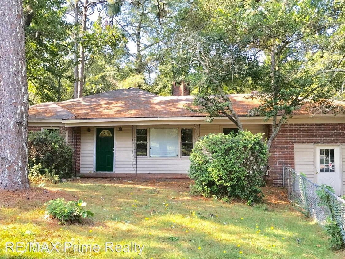Foto principal - 3401 Summerville Rd