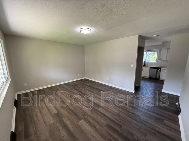 Foto del edificio - 4845 Downing Dr