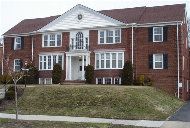 Primary Photo - 15615 Van Aken Blvd