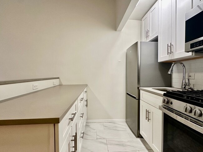 Building Photo - 328 W 83rd St