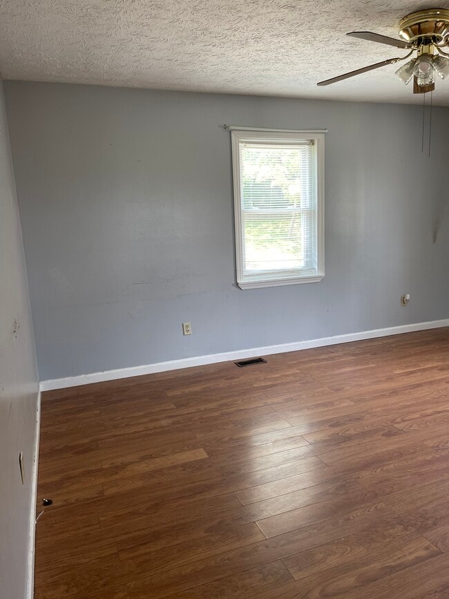 Building Photo - 606 Dixiana Dr