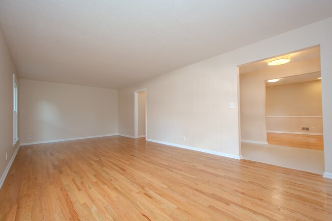 Building Photo - 1813 Crossgate Ln