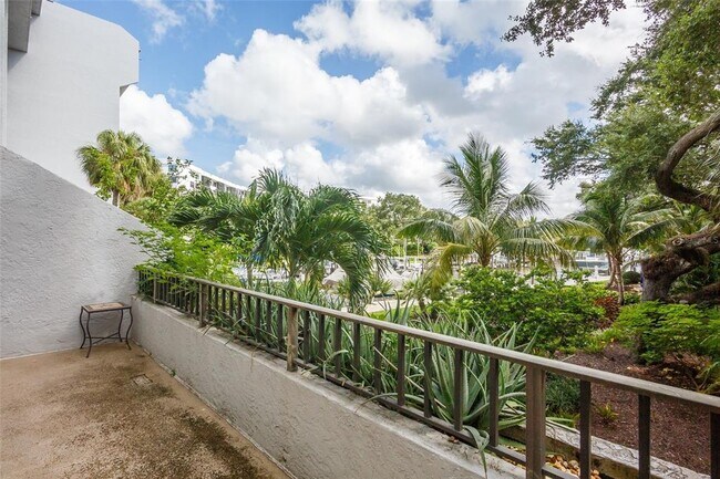 Foto del edificio - 5911 Midnight Pass Rd