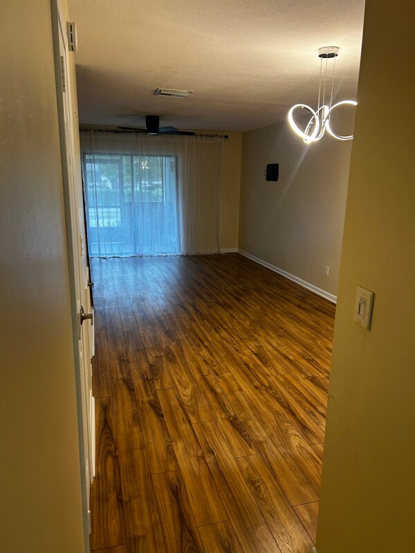 Foto del edificio - 3583 Whispering Oaks Ln