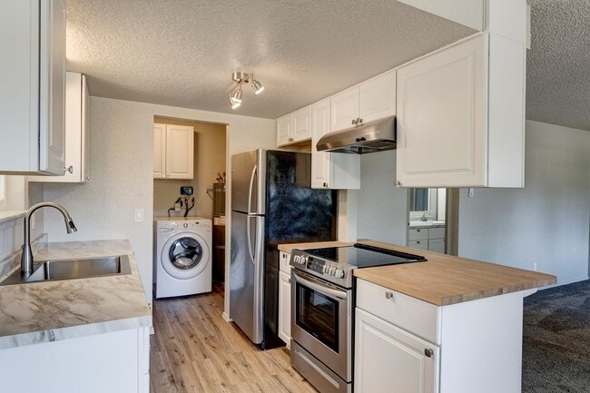 Building Photo - Recently Remodeled 2 bed 1 bath Home in Si...