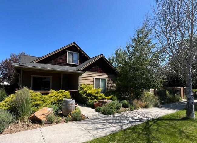 Foto del edificio - Custom 3-Bedroom Bungalow in Sisters!