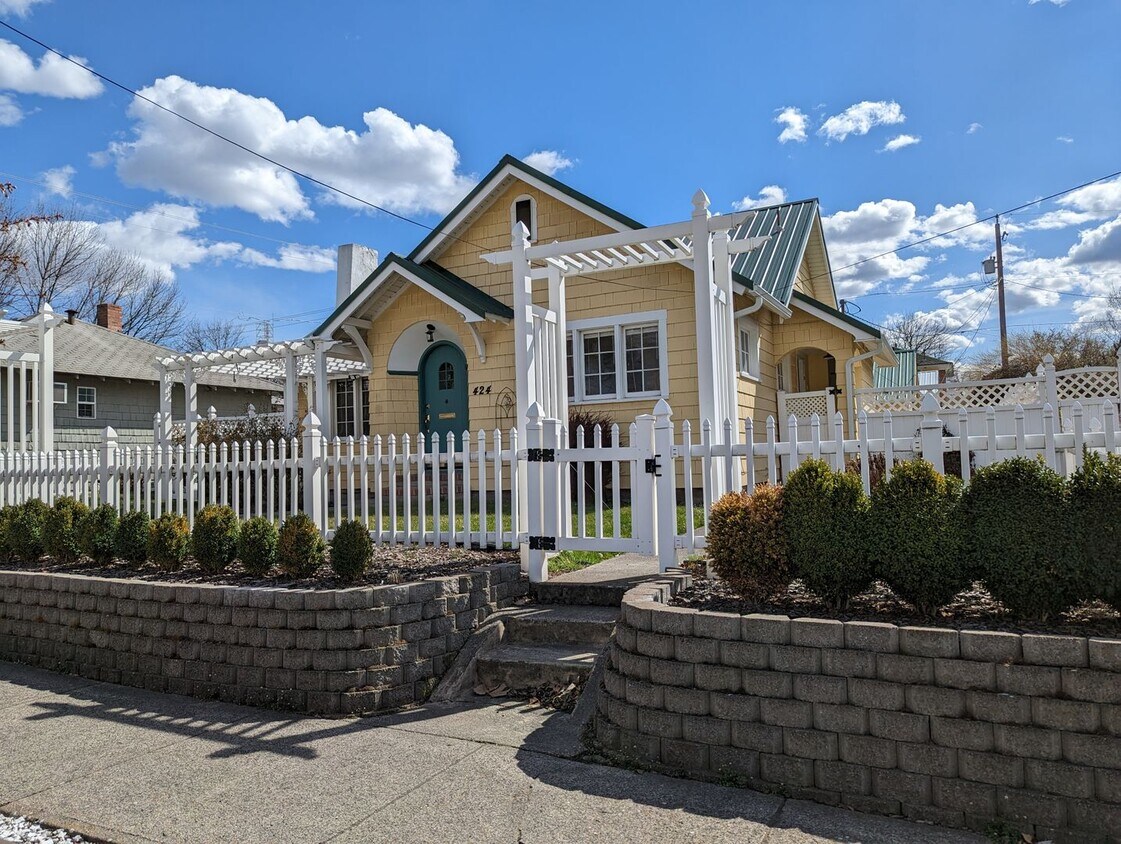 Foto principal - Charming 3 bedroom Normal Hill house