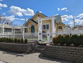 Building Photo - 424 5th Ave