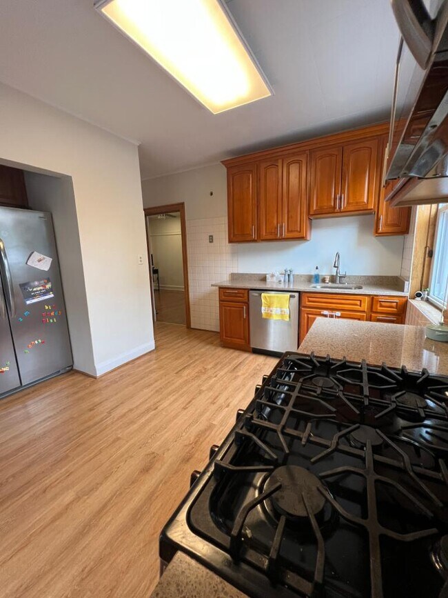 Foto del edificio - 3614 N Greenview Ave