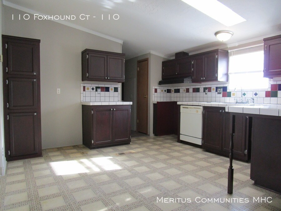 Primary Photo - 110 Fox Hound Ct