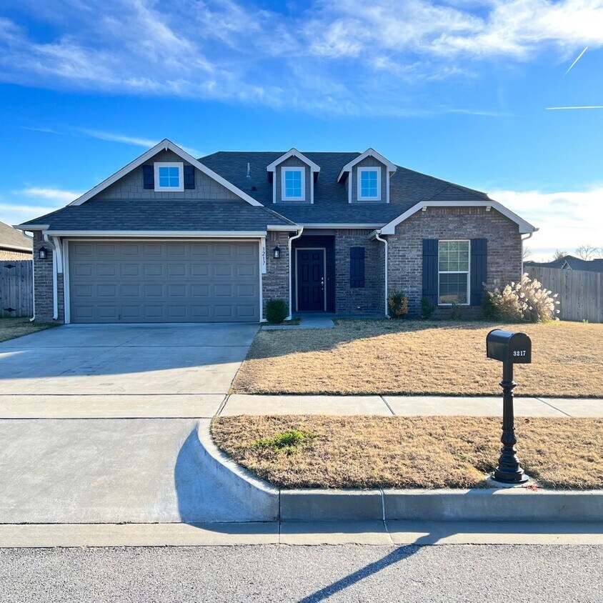 Primary Photo - 4 Bed/ 2 Bath in Stone Horse Neighborhood ...
