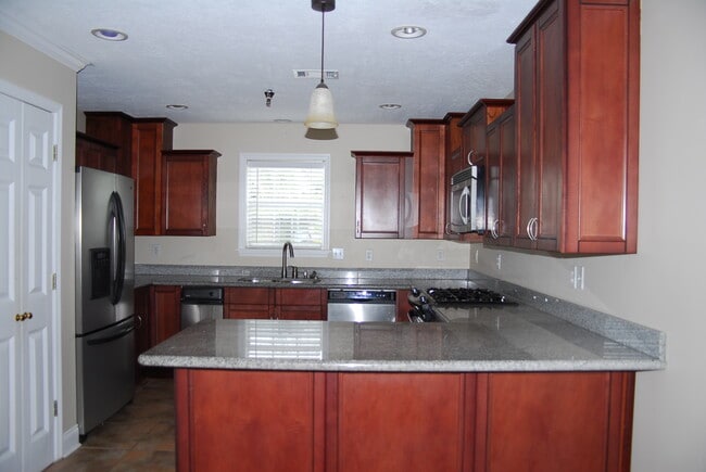 Building Photo - 220 Church Ave