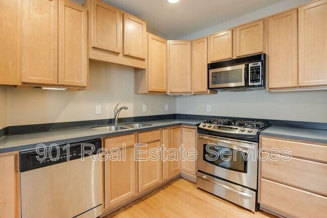 Photo - 426 N Front St Apartment