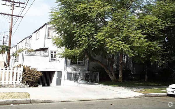 Building Photo - 515 Concord St