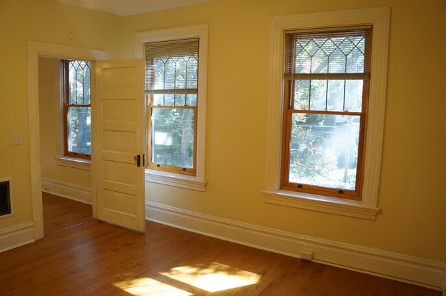 Building Photo - 116 Linden Ave
