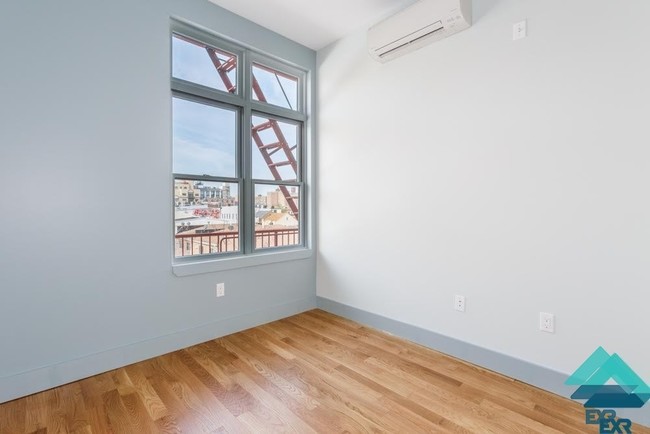 Foto del edificio - 774 Bushwick Ave