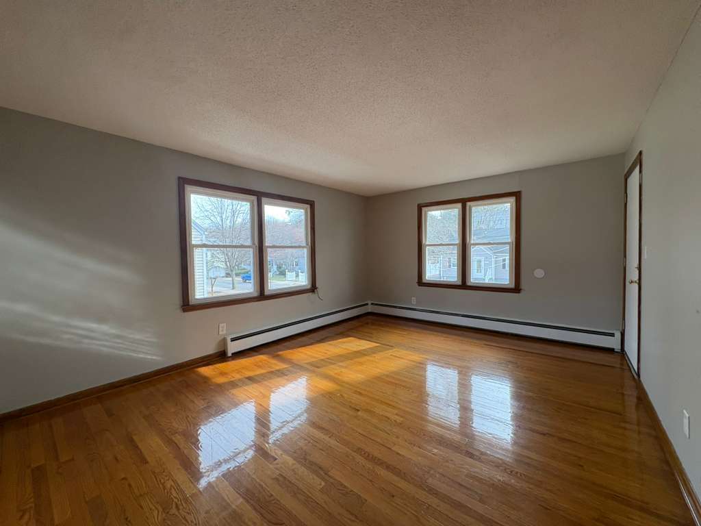 Primary Photo - 281 Augur St