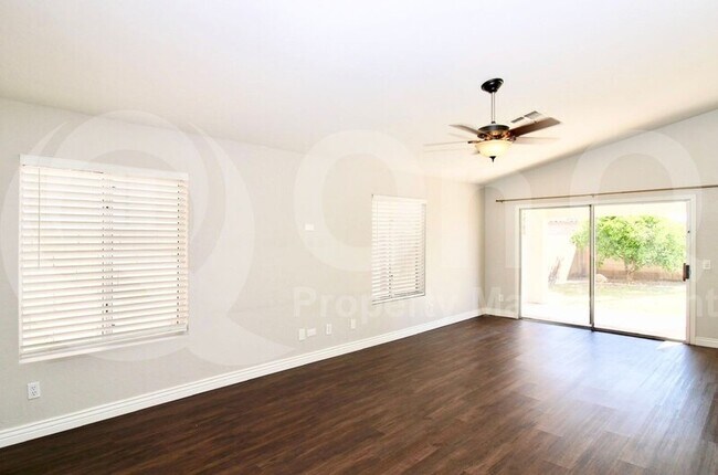 Foto del edificio - 865 N Jackson St
