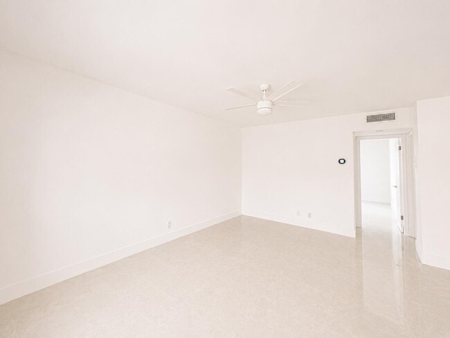 Foto del edificio - 5300 Washington St
