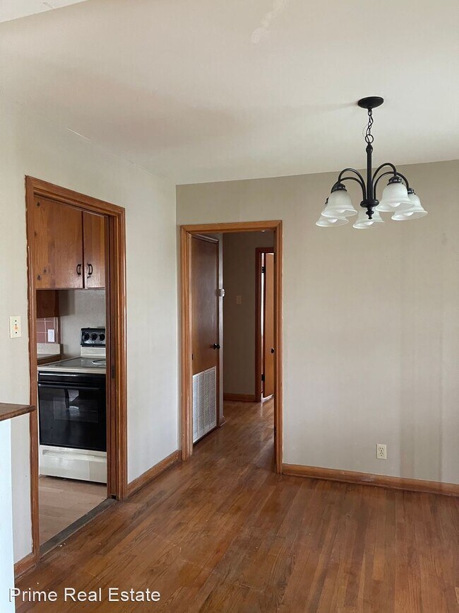 Building Photo - 2 br, 1 bath House - 1102 Zarsky Dr