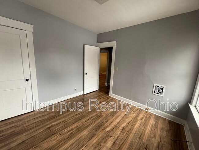 Building Photo - 634 E 101st St