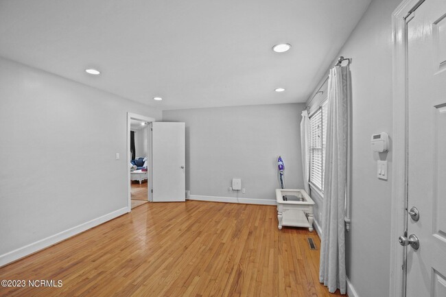 Building Photo - 100 N Elm St