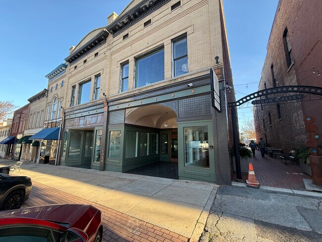 Foto del edificio - 121 N Main St