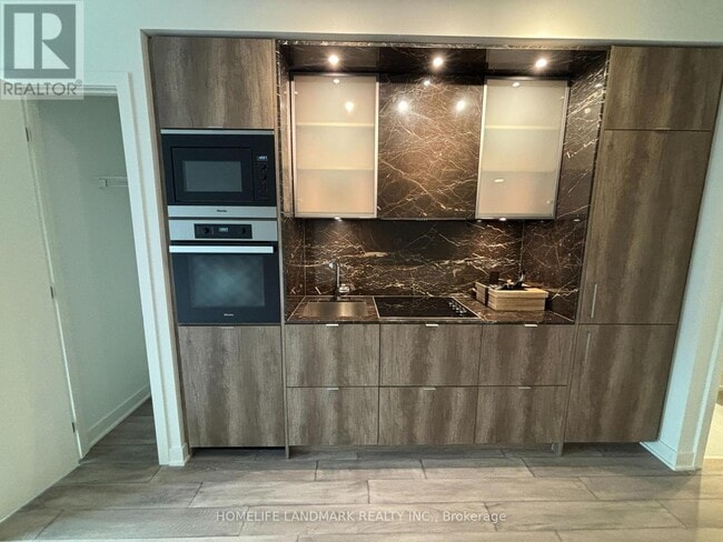 Building Photo - 11 Yorkville Ave