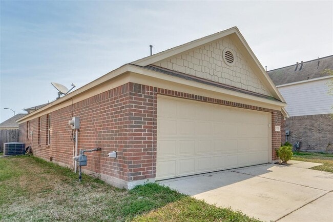 Building Photo - 2573 Hallmark Oak St