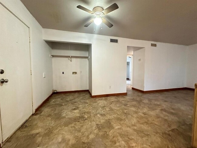 Building Photo - 1105 Westwood Ln
