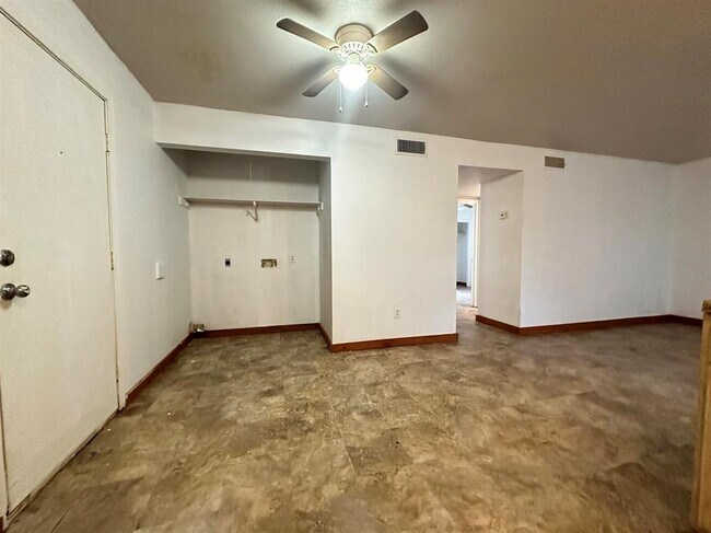 Building Photo - 1105 Westwood Ln
