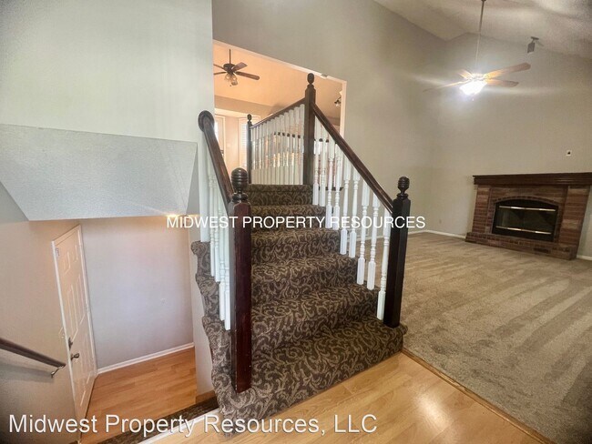 Foto del edificio - 4 br, 2.5 bath House - 913 NE Michael Dr